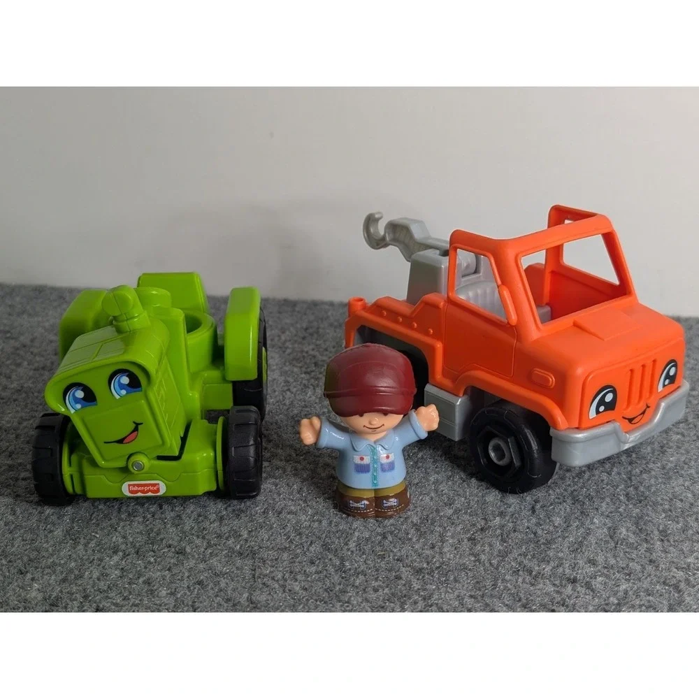 Fisher Price Little People 2023 Tow Truck With Driver And Extra Wobble Tractor‎
